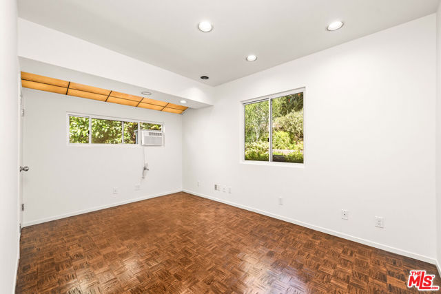 16449 Akron Street, Pacific Palisades CA: https://media.crmls.org/mediaz/972facf6-abb3-4859-9a8f-fc8a8aaafc8b.jpg
