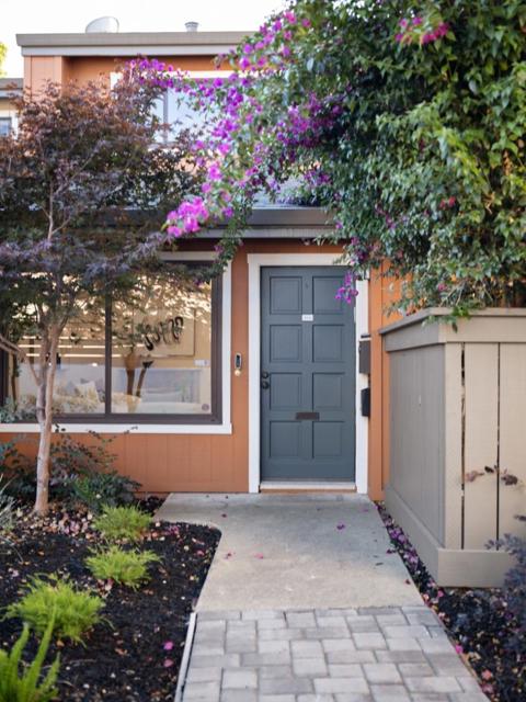 49 Showers Drive, Mountain View CA: https://media.crmls.org/mediaz/972fc28f-ddd3-4b0b-82c7-a4d70655f3e0.jpg