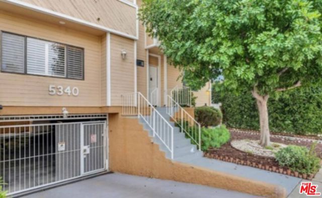 5340 Wilkinson Avenue, Valley Village CA: https://media.crmls.org/mediaz/973007a5-b269-4a16-8bca-d297ddf1bf72.jpg
