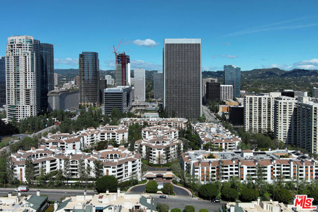 2102 Century Park Lane, Los Angeles CA: https://media.crmls.org/mediaz/97304967-4558-45ac-9123-2551a1c92166.jpg