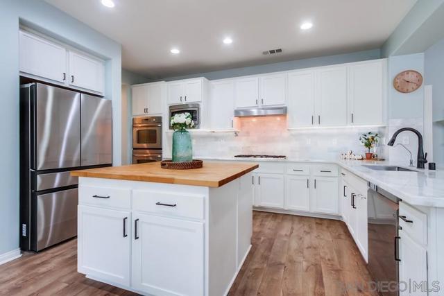 15655 Paseo Montenero, San Diego CA: https://media.crmls.org/mediaz/97307d1b-ae88-4e0f-84c8-b6b198f592cf.jpg