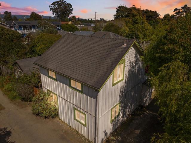399 13th Avenue, Santa Cruz CA: https://media.crmls.org/mediaz/97315a50-5e6e-4daa-a27d-c55cb928ff10.jpg