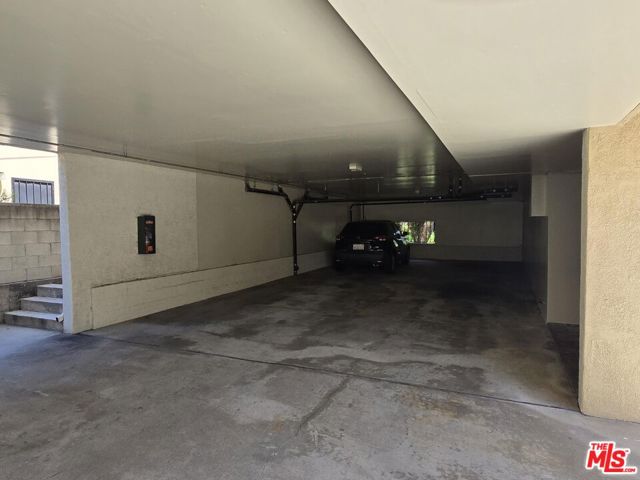 10809 Palms Boulevard, Los Angeles CA: https://media.crmls.org/mediaz/973187ee-de19-4259-9ebb-8809a552ceb3.jpg