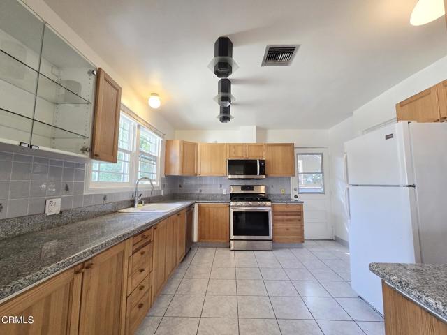 Detail Gallery Image 7 of 32 For 3815 Mayfair Dr, Pasadena,  CA  - 3 Beds | 2 Baths