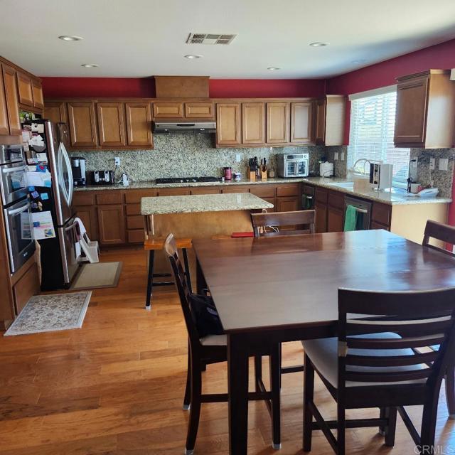 874 Via La Venta, San Marcos CA: https://media.crmls.org/mediaz/97321cd5-618e-46ba-a165-071aa97d612a.jpg