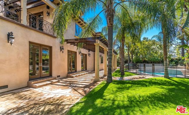 5427 Genesta Avenue, Encino CA: https://media.crmls.org/mediaz/97322d26-9ef4-4fab-897b-fcc4f41fd192.jpg