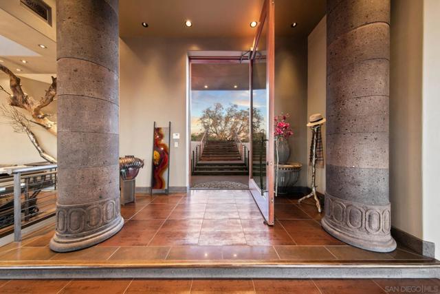 19210 Highland Hills Dr, Ramona CA: https://media.crmls.org/mediaz/97328873-c3d9-4630-87c1-58deae390b57.jpg