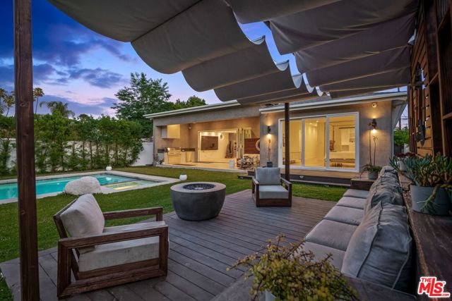 12763 Kling Street, Studio City CA: https://media.crmls.org/mediaz/97330f4a-ccb7-467c-a84b-8532ea007f19.jpg