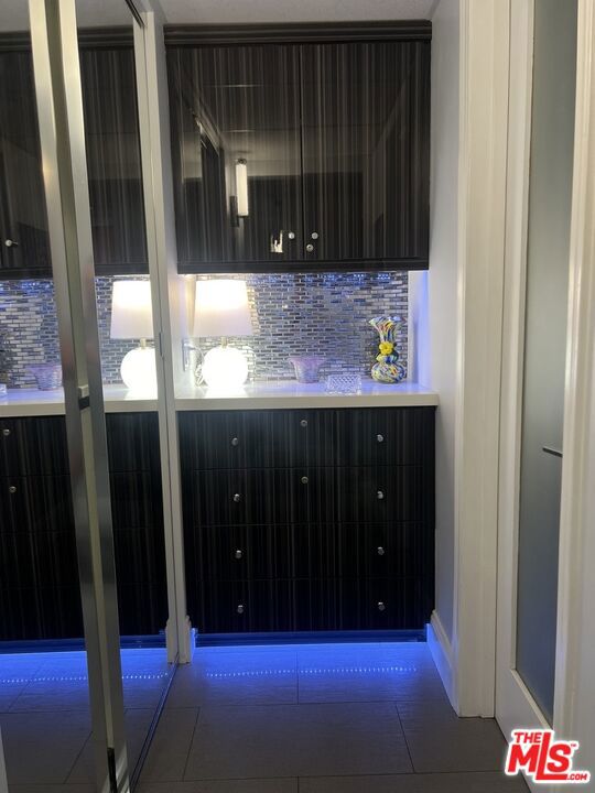 950 N Kings Road, West Hollywood CA: https://media.crmls.org/mediaz/9733281b-3867-4d81-b549-7ff3ed340ab0.jpg
