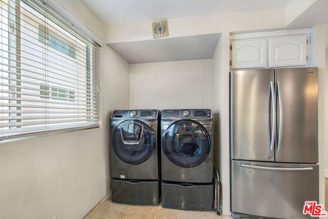 5326 Fairview Boulevard, Los Angeles CA: https://media.crmls.org/mediaz/9733324f-a1df-45a4-a2e7-ddf588cad591.jpg