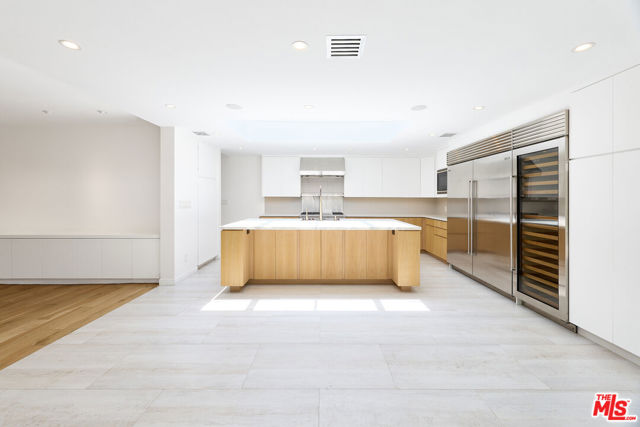 310 Beloit Avenue, Los Angeles CA: https://media.crmls.org/mediaz/97334f98-f621-44b2-bb08-8fddee5b752c.jpg