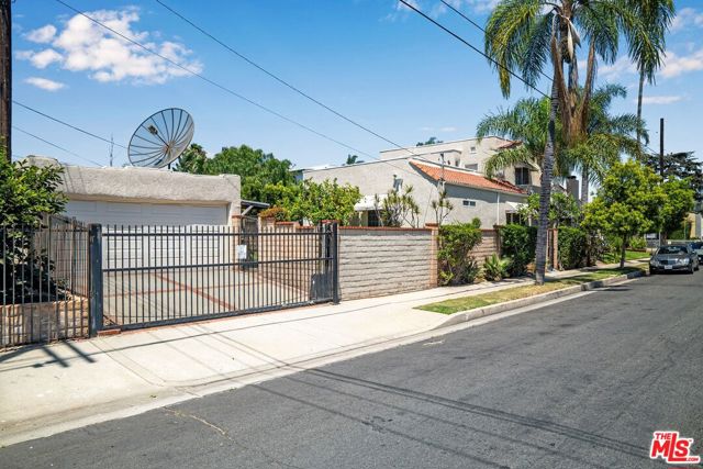 2431 8th Avenue, Los Angeles, California 90018, 3 Bedrooms Bedrooms, ,2 BathroomsBathrooms,Single Family Residence,For Sale,8th,24394853