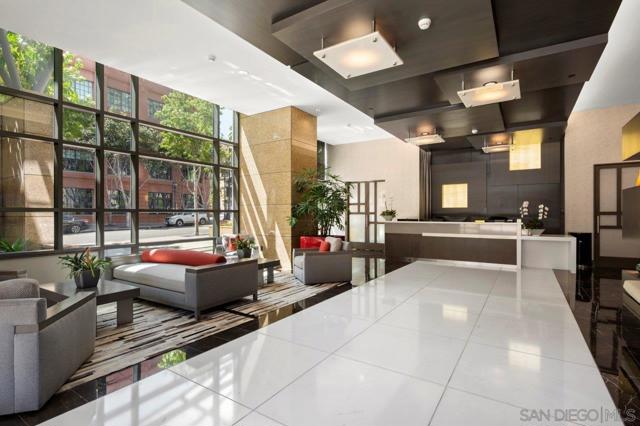 550 Front Street, San Diego CA: https://media.crmls.org/mediaz/97340a96-03e5-4694-8041-959c0266a1f7.jpg