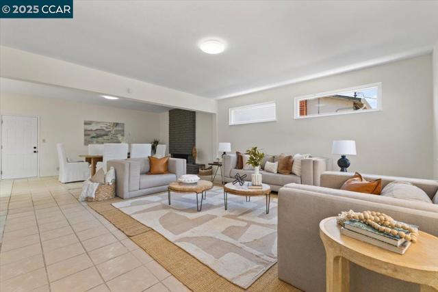 1578 Dianda Dr, Concord CA: https://media.crmls.org/mediaz/9734a4f2-8efc-4c9a-87e7-b50263c73459.jpg