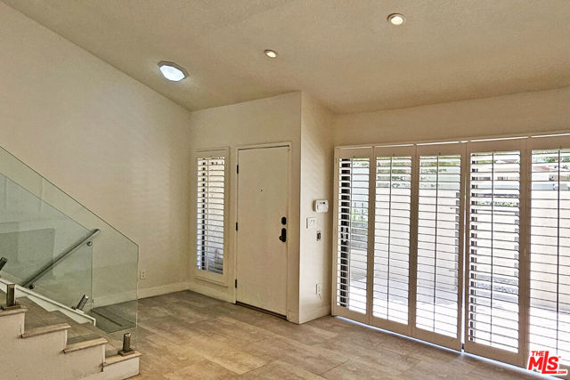 18130 Oxnard Street, Tarzana CA: https://media.crmls.org/mediaz/9734ab77-2a96-42fc-982e-97cc8571bf18.jpg