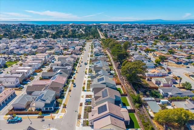465 Russell Way, Marina CA: https://media.crmls.org/mediaz/9734ba2d-dc0e-48b7-8c1e-7a83b66e5375.jpg