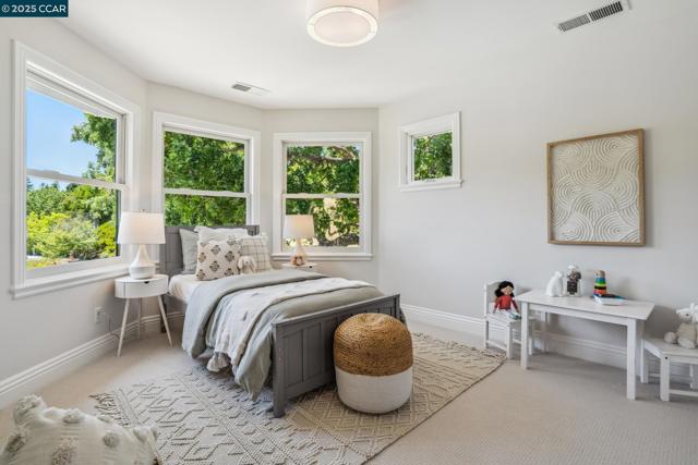 10 Candlelight Lane, Lafayette CA: https://media.crmls.org/mediaz/97352764-f97a-4b92-a513-400ce89d25c3.jpg
