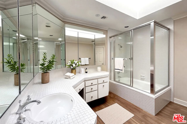 612 N Alta Drive, Beverly Hills CA: https://media.crmls.org/mediaz/97360524-e444-40ff-8015-71d9771369a0.jpg