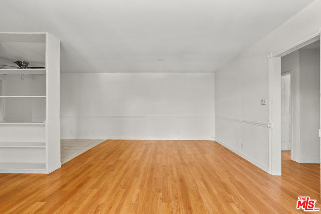 272 S Doheny Drive, Beverly Hills CA: https://media.crmls.org/mediaz/97364eb7-5f1c-4d36-877a-9a15cbffc9f1.jpg