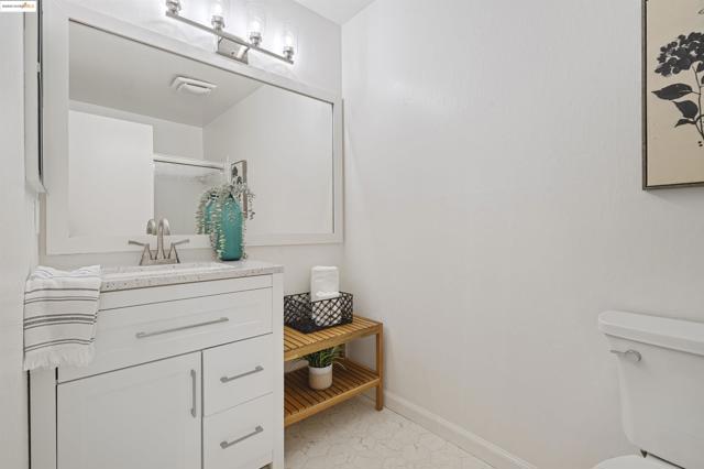 160 Manzanita Pl, Hercules CA: https://media.crmls.org/mediaz/973669b0-6287-4e78-83e0-d4484352410b.jpg