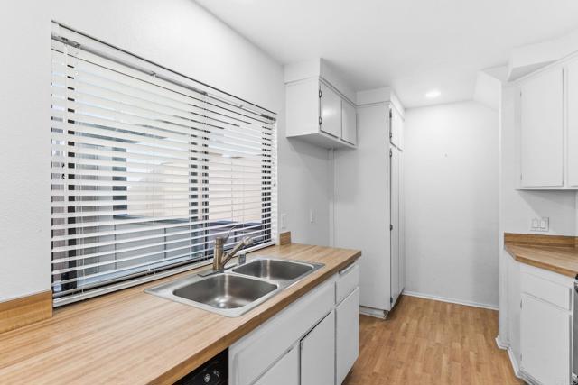 Detail Gallery Image 14 of 34 For 8427 via Mallorca #115,  La Jolla,  CA 92037 - 2 Beds | 2/1 Baths