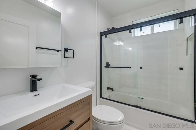 2476 Coolidge Ave, Los Angeles CA: https://media.crmls.org/mediaz/9736a058-9e95-42e0-80b3-83c03369494a.jpg