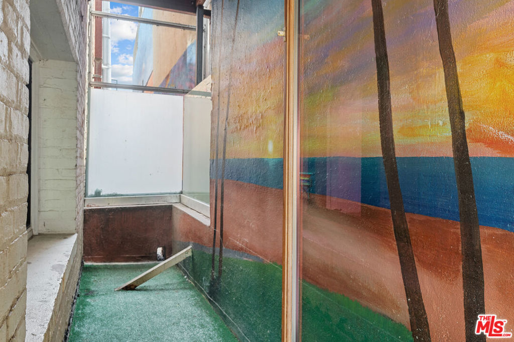https://media.crmls.org/mediaz/9736d00b-c8cb-496a-a64a-8183027ed391.jpg?preset=X-Large