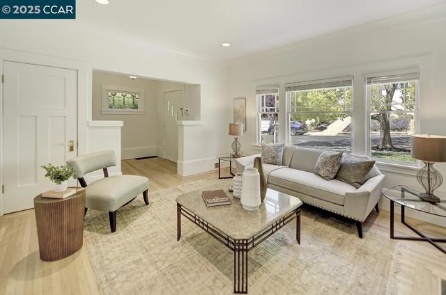 1039 Elsinore, Oakland CA: https://media.crmls.org/mediaz/9736d53e-c453-4f62-b7df-4c359589bdc9.jpg