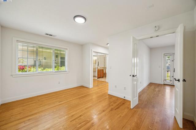 628 Saint Mary St, Pleasanton CA: https://media.crmls.org/mediaz/973724de-3bcc-4973-b9b7-926b566d4763.jpg