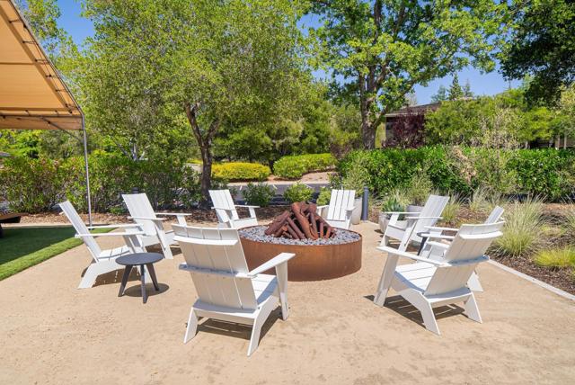 536 Sand Hill Circle, Menlo Park CA: https://media.crmls.org/mediaz/97377e72-a261-4a89-bc2a-61b9a367a40c.jpg