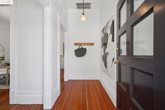 3116 Harrison St, Oakland CA: https://media.crmls.org/mediaz/97381755-f0d7-4079-bf8f-462a800df844.jpg