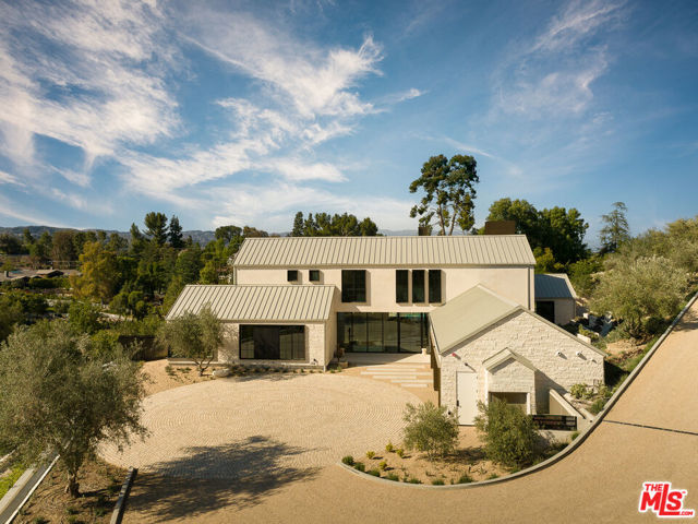 24172 Lupin Hill Road, Hidden Hills CA: https://media.crmls.org/mediaz/973848e5-2aea-45e9-9e01-451d31eafc16.jpg