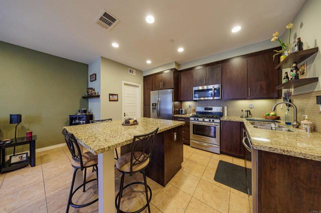 Detail Gallery Image 8 of 24 For 2118 Cosmo Way, San Marcos,  CA 92078 - 2 Beds | 2/1 Baths