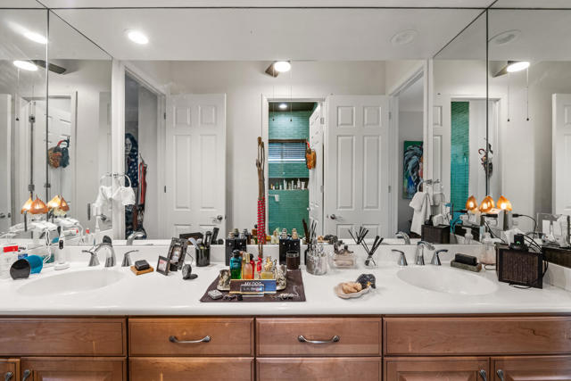 7 Chopin Court, Rancho Mirage CA: https://media.crmls.org/mediaz/9738acb2-16f5-4edd-822f-4ec23adbbd29.jpg