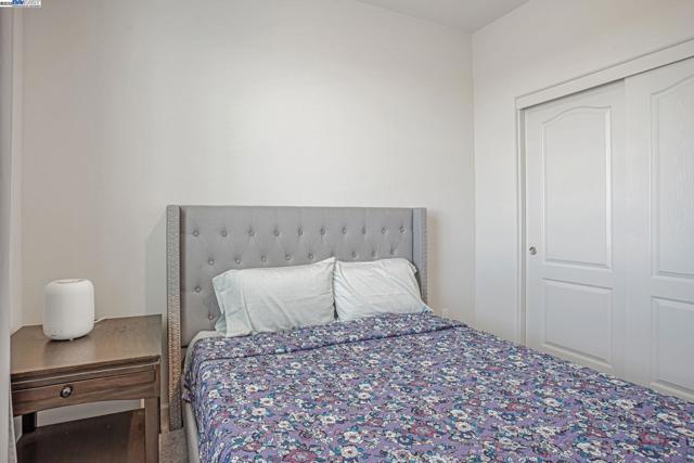 859 Helmsley Dr, Vacaville CA: https://media.crmls.org/mediaz/9738b1be-9a9a-4311-8b84-f31a41509fb1.jpg