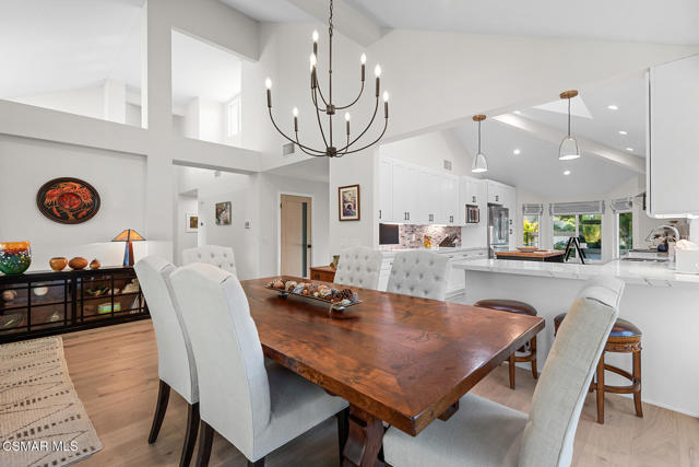 362 Cherry Hills Court, Thousand Oaks CA: https://media.crmls.org/mediaz/97391d71-7871-451a-9968-84a6371d3066.jpg