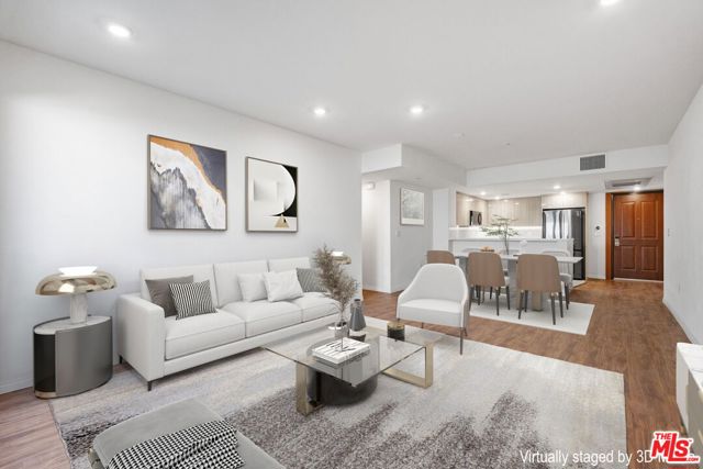 5245 Santa Monica Boulevard, Los Angeles CA: https://media.crmls.org/mediaz/97392e57-53e0-4804-b28e-e4e575ed0550.jpg