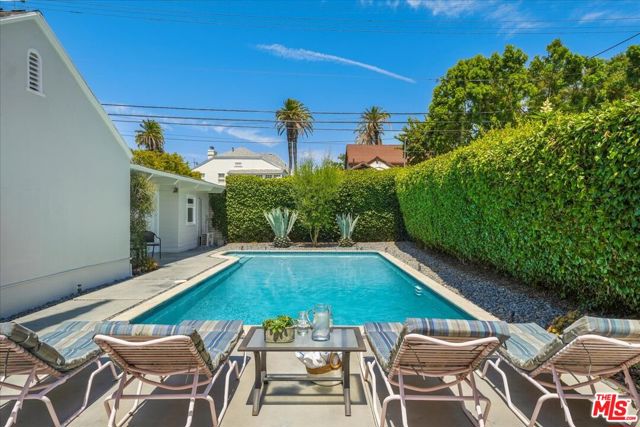 921 Victoria Avenue, Los Angeles, California 90019, 5 Bedrooms Bedrooms, ,1 BathroomBathrooms,Single Family Residence,For Sale,Victoria,24419093