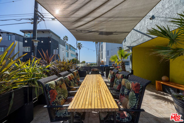 11 24th Avenue, Venice CA: https://media.crmls.org/mediaz/973a06db-4236-424d-87f5-94d669c2f3a9.jpg