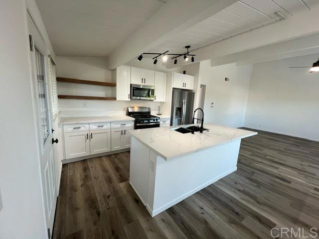 Detail Gallery Image 4 of 14 For 8535 Lemon Ave, La Mesa,  CA 91941 - 3 Beds | 2 Baths
