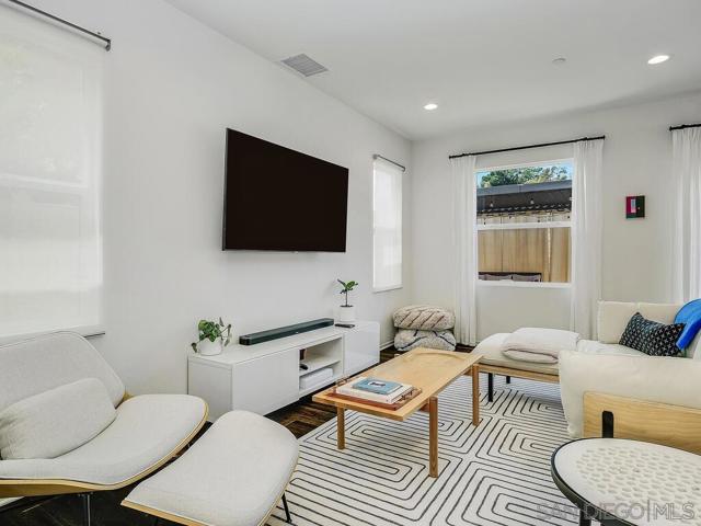 1882 Emily St, El Cajon CA: https://media.crmls.org/mediaz/973af2b6-6b6f-40c4-8c10-e3e2983482b1.jpg