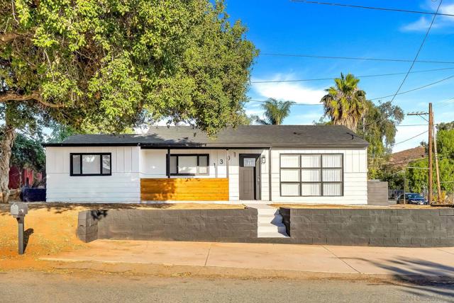 1301 Clove St, El Cajon CA: https://media.crmls.org/mediaz/973b0621-91b2-4753-bd9c-5d57886f2763.jpg