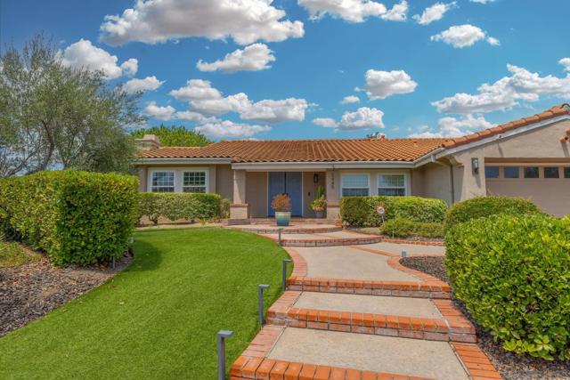 3445 Lomas Serenas Dr, Escondido CA: https://media.crmls.org/mediaz/973b116e-a051-4ef7-b7e1-0f1305cde72d.jpg