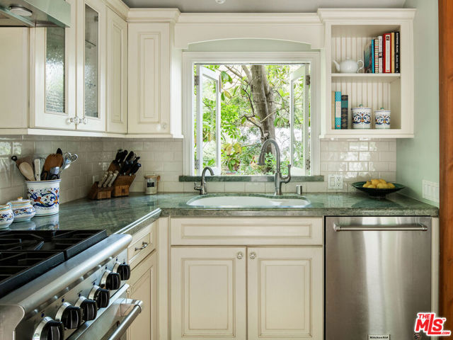 8162 Kirkwood Drive, Los Angeles CA: https://media.crmls.org/mediaz/973b56d4-5674-4b1b-9da2-236e371def35.jpg