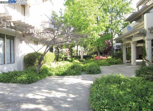 91 Gregory Ln #8, Pleasant Hill CA: https://media.crmls.org/mediaz/973bd9ef-d3c6-407b-9e40-74500a08d563.jpg