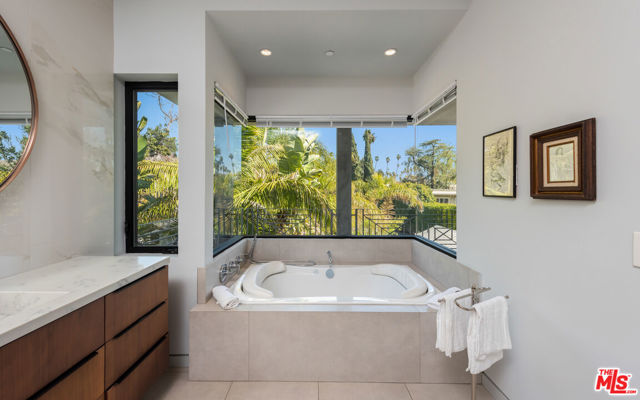 1724 N Sierra Bonita Avenue, Los Angeles CA: https://media.crmls.org/mediaz/973d0f3c-2672-4f40-912c-e567ead4cb04.jpg