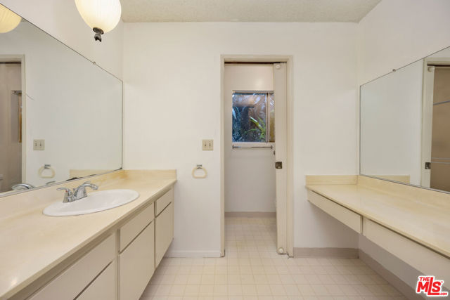 8400 De Longpre Avenue, West Hollywood CA: https://media.crmls.org/mediaz/973d4688-d496-4af6-a77c-0e2d5aa2a0a1.jpg