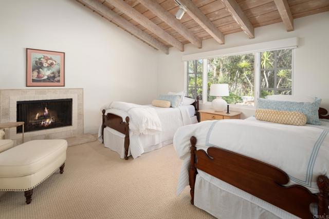 15807 Puerta Del Sol, Rancho Santa Fe CA: https://media.crmls.org/mediaz/973d9697-530d-4501-8b31-3113862e7f65.jpg