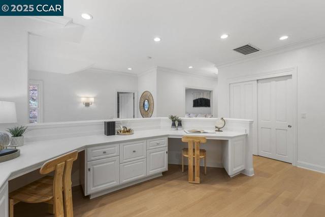 1826 Alameda Diablo, Diablo CA: https://media.crmls.org/mediaz/973deb36-1705-4c5d-8ef7-4aa837a0a95e.jpg