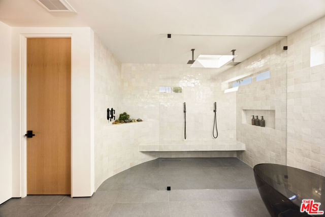 Image 18 of 32 For 483 Santiago Way